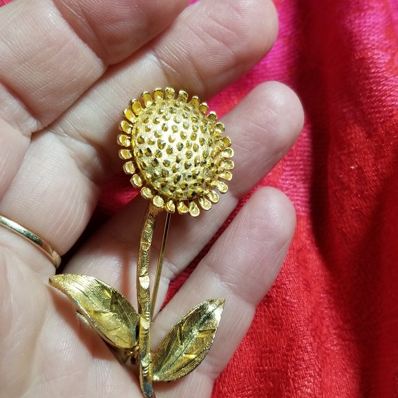 Relisted -Vintage flower brooch zinnia sunflower pin floral gold tone - Picture 6 of 8